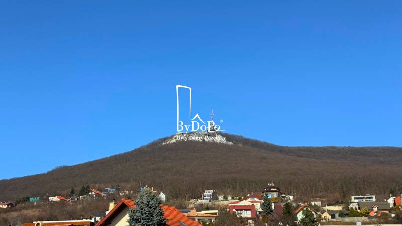 výhľad na pyramídu.jpg